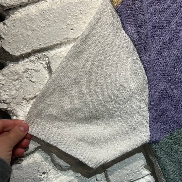 I love this throwback vintage from the 80s short sleeve moved sweater. Size xl - Picture 3 of 6